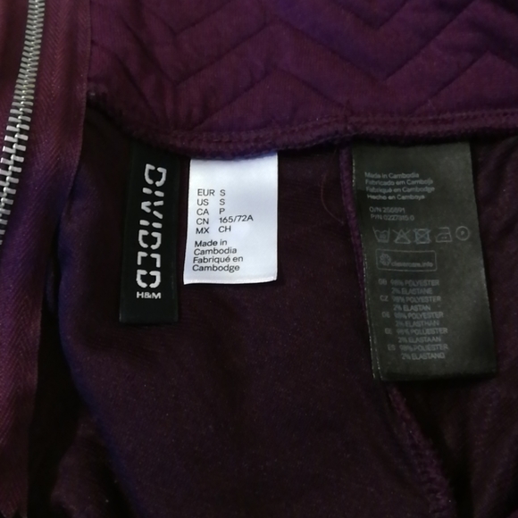 💙3/$25 Burgundy skater skirt - Picture 4 of 5